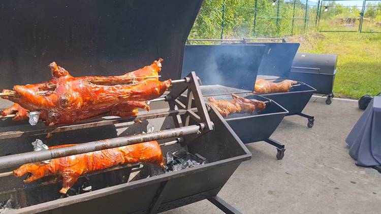 Cūkas jēra grilēšana