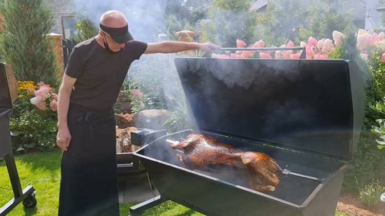 Pavāra pakalpojumi grilēšana