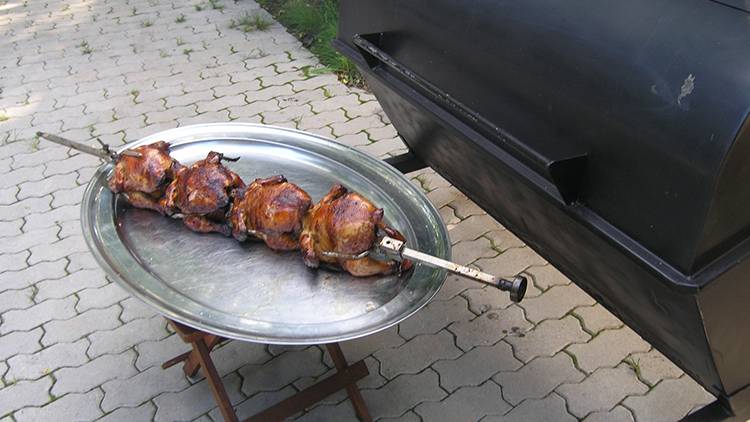 grilētas vistiņas, ceptas vistas